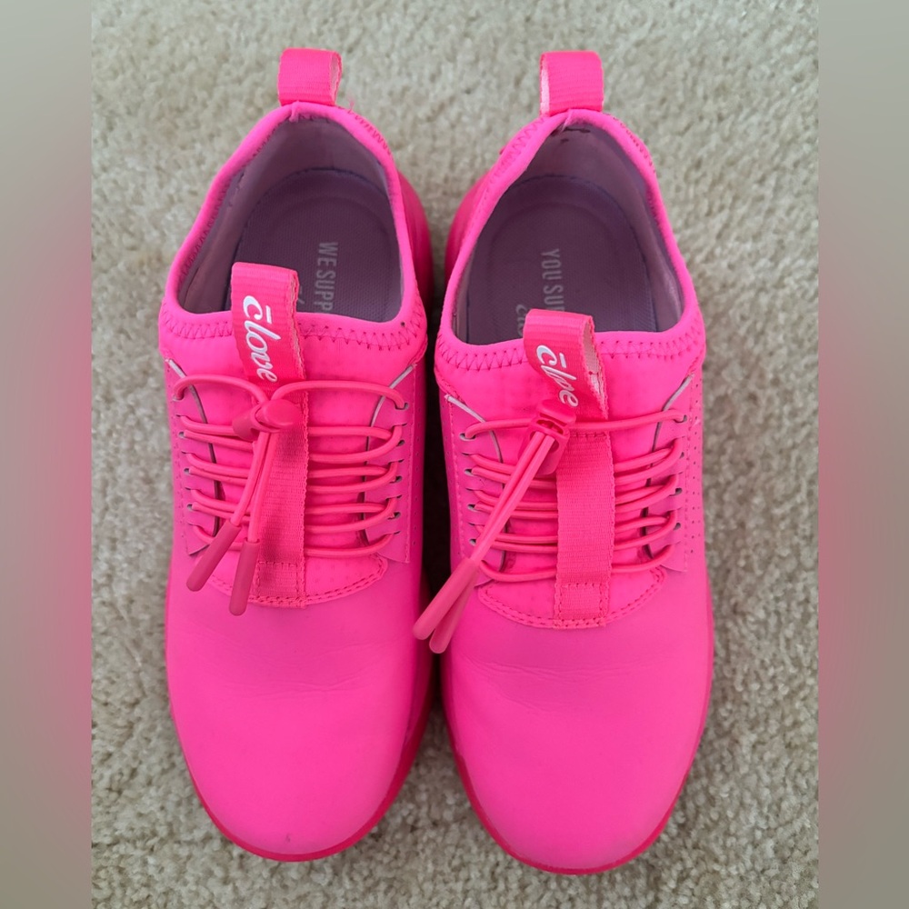 Clove women’s classic sneaker, hot pink, size 6